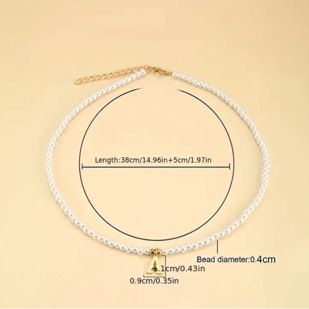 Letter “W” on Faux pearl Necklace - Picture 3 of 3